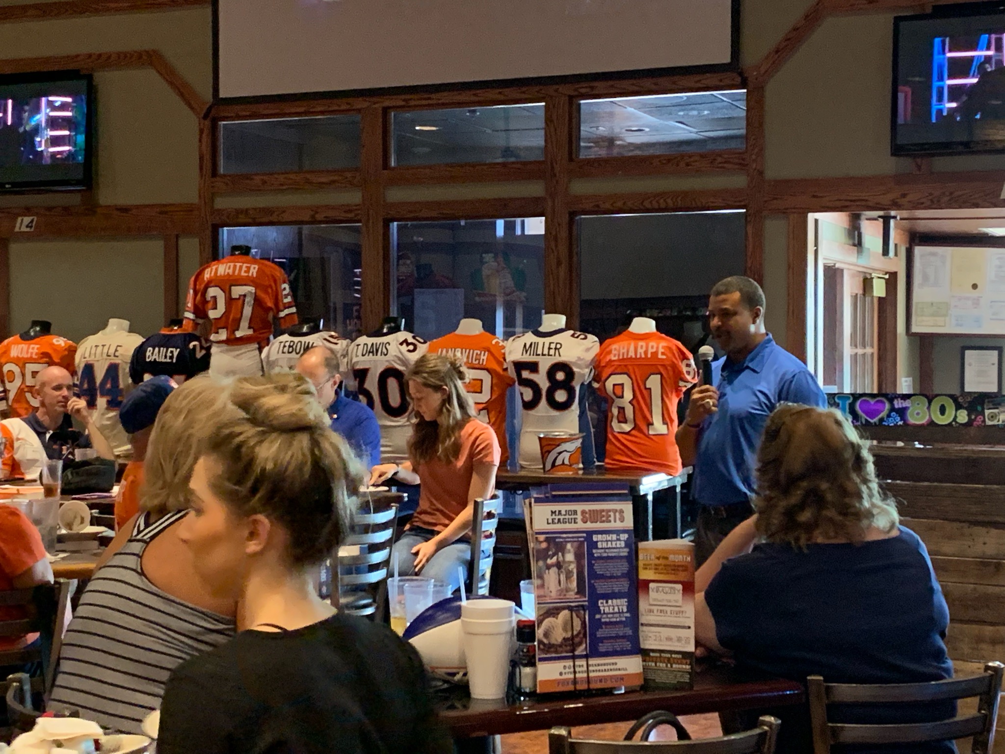 Steve Atwater visits Buckingham Palace to quiz tourists on Broncos