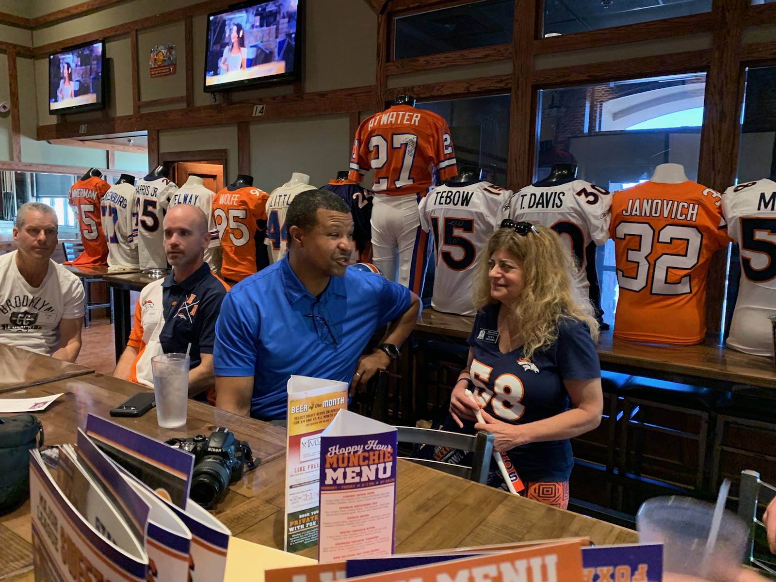 Steve Atwater visits Buckingham Palace to quiz tourists on Broncos